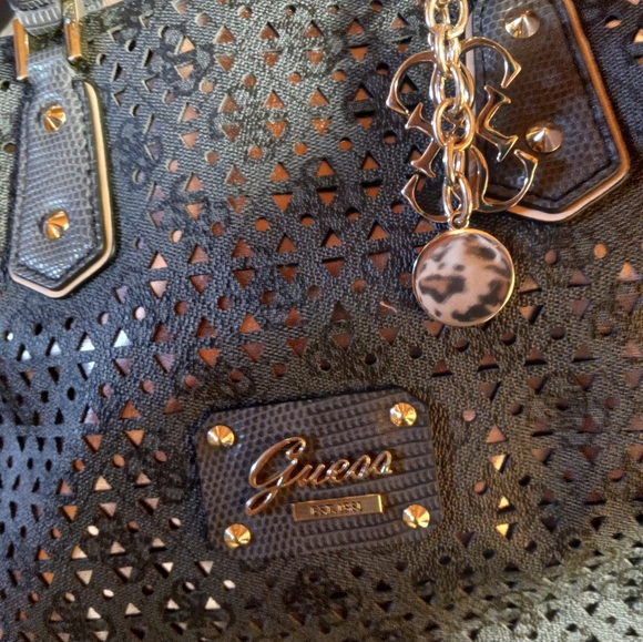 Guess purse - Picture 4 of 5
